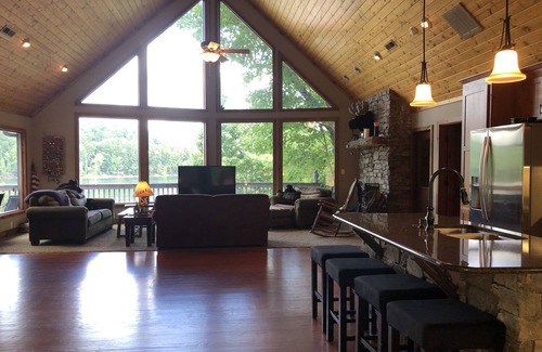 Forest Lake Heights Casa | Waterfront-The Arbor Lake James w/ 200' of Sandy Beach & Dock-a gated community
