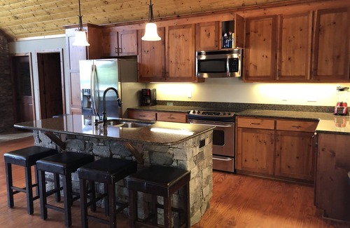 Forest Lake Heights Casa | Waterfront-The Arbor Lake James w/ 200' of Sandy Beach & Dock-a gated community