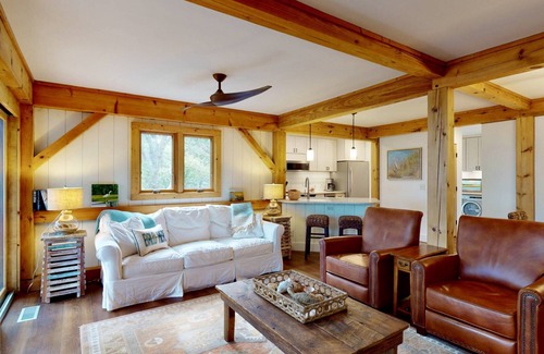 Bald Head Island Condominio | Waterfront Timbercreek Condo w/Screened Porch, Steps from Pool+Dock, Bikes, Kayaks, BHI Club w/Golf