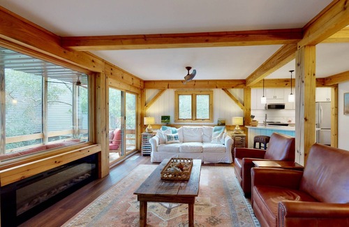 Bald Head Island Condominio | Waterfront Timbercreek Condo w/Screened Porch, Steps from Pool+Dock, Bikes, Kayaks, BHI Club w/Golf