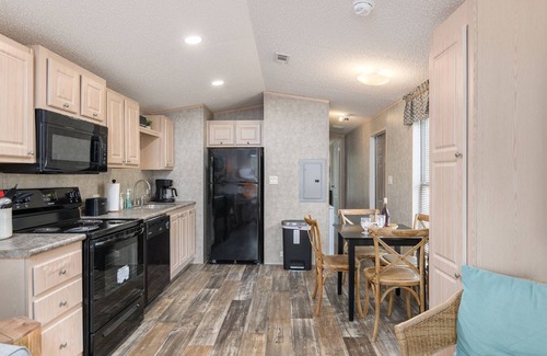 Seabrook Casa | Waterfront Tiny Home 1bedroom