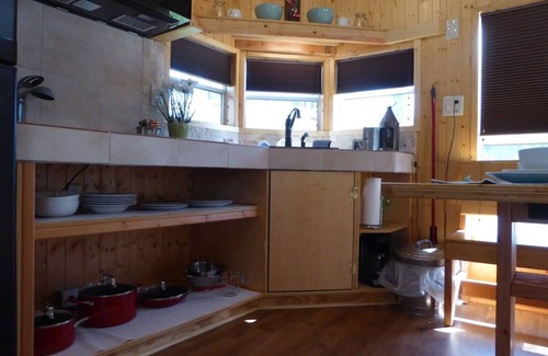 Roebuck Alquiler De RV | Pequeña casa en el agua. Dish TV, piscina, estanque de pesca, sala de juegos y mucho más.