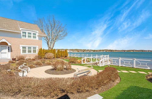 Hampton Bays Casa | WATERFRONT TOWNHOUSE - A SLICE OF HEAVEN