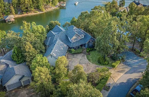 Hot Springs Village Casa | ☀️Waterfront 5000 sq. ft. on cove, boat dock & 2 large decks, Media & Game Room.