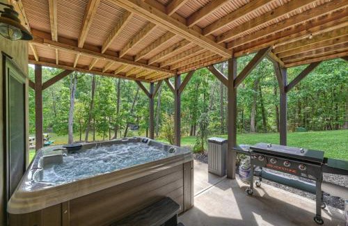 Lake Norman of Catawba Casa | Waterfront 1-Acre Private Dock Hot Tub Firepit Bankhead Lodge by AvantStay