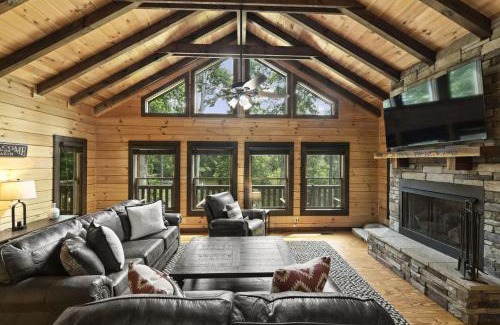 Lake Norman of Catawba Casa | Waterfront 1-Acre Private Dock Hot Tub Firepit Bankhead Lodge by AvantStay