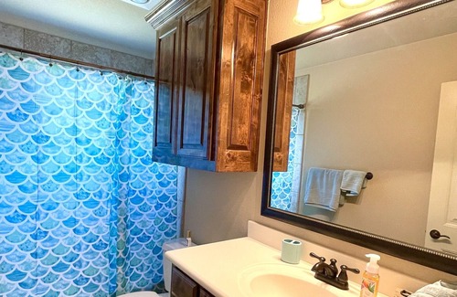 Graham Cabina | Waterfront Cabin with Private Dock - Incredible Location