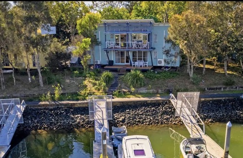 Gold Coast Villa | Waterfront Villa - Boat Berth - Couran Cove Resort - South Stradbroke Island