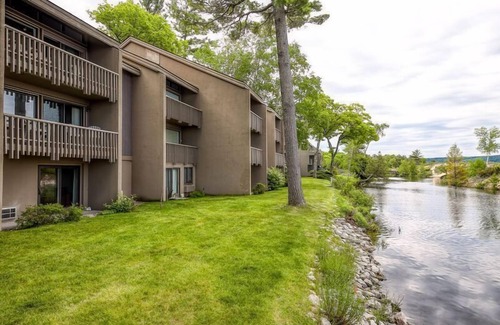 Glen Arbor Condominio | Waterfront Walk Out en el Homestead Resort- Disponible todo el año