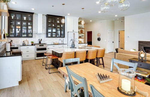 Watertown Condominio | Waterfront Watertown Condo w/ Patio & Pool Access!