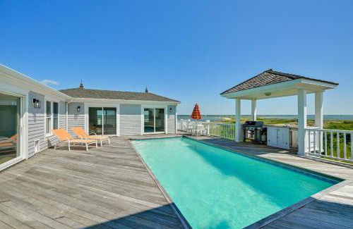 West Hampton Dunes Casa | Waterfront Westhampton Haven Pool and Private Beach