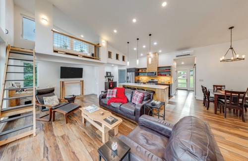 Adelma Beach Casa | Waterfront Whidbey Island Hideaway w/ Beach Access