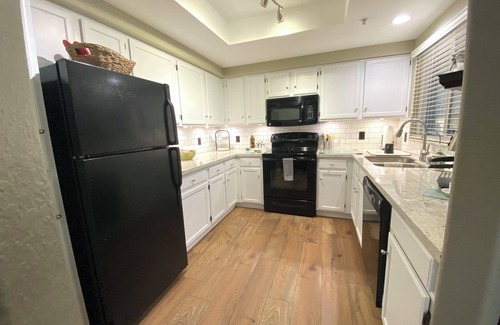 Chandler Condominio | Waterfront with Big Lake Views 2 Bedroom Condo in Chandler's Best Location