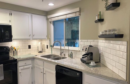 Chandler Condominio | Waterfront with Big Lake Views 2 Bedroom Condo in Chandler's Best Location