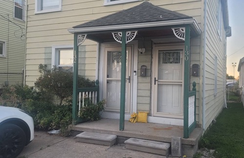Wyandotte Casa | Waterfront with boat dock 1-bedroom on Detroit River canal. Good for 4 people