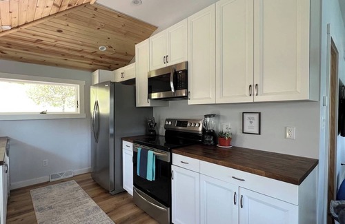 Edgerton Casa | Waterfront with Dock & King Bed