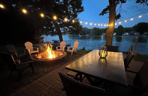 Edgerton Casa | Waterfront with Dock & King Bed