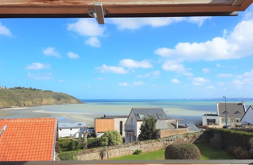 Plerin Casa | Waterfront with sea view!