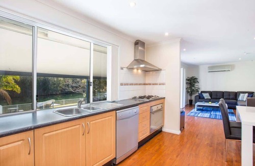 Lake Conjola Casa | Waterfront Wonder - 77 Lake Entrance Rd