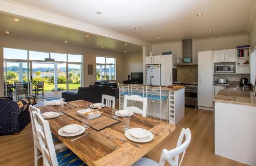 Matarangi Casa | Waterfront Wonder - Matarangi Holiday Home