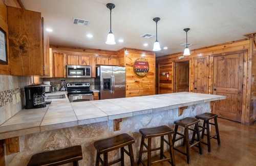 Concan Cabina | Watering Hole/Near Golf Course Multi-Family/FREE Frio @ Gravel Bar w/Concan VIP