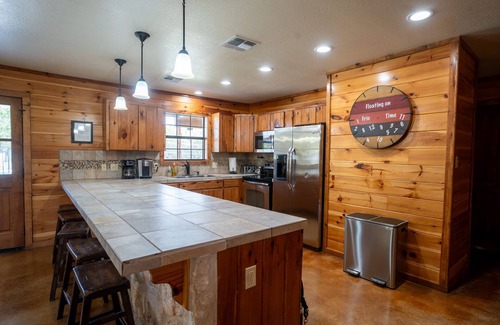 Concan Cabina | Watering Hole/Near Golf Course Multi-Family/FREE Frio @ Gravel Bar w/Concan VIP