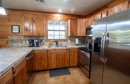 Concan Cabina | Watering Hole/Near Golf Course Multi-Family/FREE Frio @ Gravel Bar w/Concan VIP