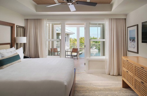 Holmes Beach Hotel | Waterline Villas & Marina, Autograph Collection