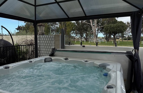 South Yunderup Casa | Waterlink Retreat - canal views with easy access to both the canal and the river