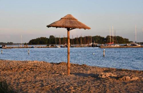 Kamperland Alquiler De Eote | Waterlodge in Kamperland by Veerse Meer, cleaning included