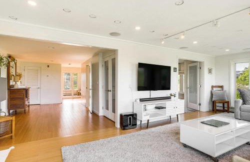 Almont Casa | Waterman Road, Gloucester