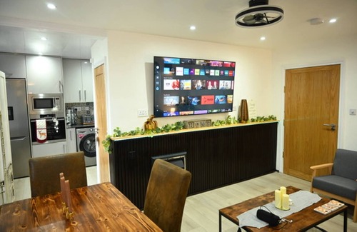 Birstall Casa | Watermead Retreat Bungalow in Birstall