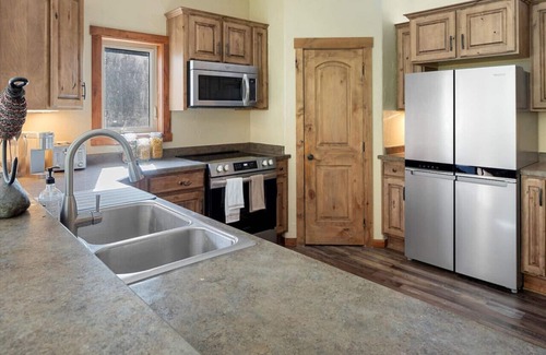 Missoula Casa | * * *Waters Edge Lodge* ****************