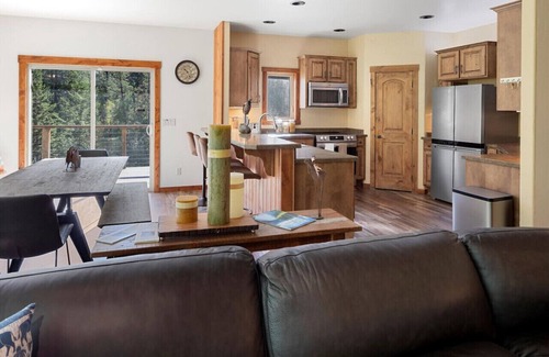 Missoula Casa | * * *Waters Edge Lodge* ****************