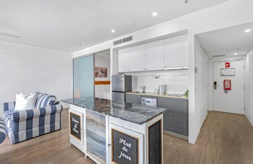 Cairns Central Business District Apartamento | Waters Edge at Harbour Lights - Poolside Convenience