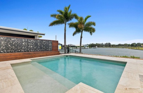 Bellara Casa | Waters Edge!