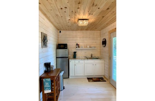 Omaha Cabaña | Water’s Edge cottage, Table Rock Lake, Golf, Branson, lakefront, Hot tub,