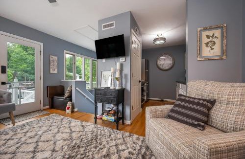 Lake Lure Casa | Waters Edge Hideaway Lakefront Pet Friendly