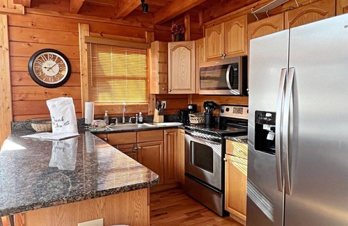 Jefferson Cabina | Frente al río, Se aceptan mascotas, Jacuzzi, Gas Frpl, Pingpong, WIFI, Chimenea