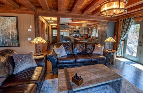 Topton Villa | Waters Edge Lakefront Cabin-Lake Nantahala w Dock