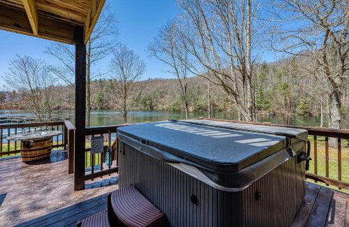 Topton Villa | Waters Edge Lakefront Cabin-Lake Nantahala w Dock