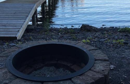 Geneva Casa | Waters Edge Lakefront with Kayaks Fire Pit and Dock
