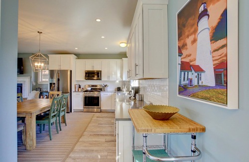 Edgecomb Casa | Water’s Edge Luxury Cottage