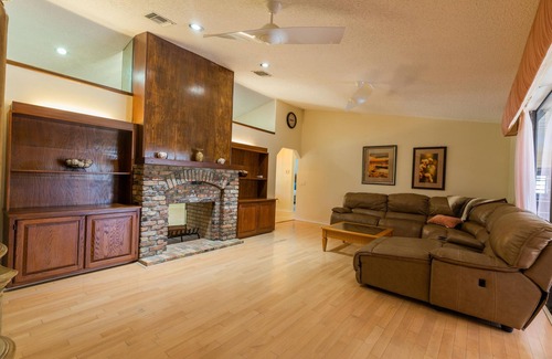Lauderhill Casa | Waters Edge Manor - Lake View + Pool!