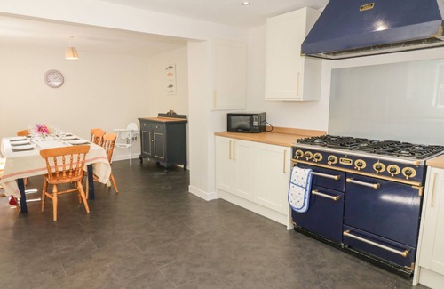 Stranraer Cabaña | WATERS EDGE, pet friendly, character holiday cottage in Stranraer