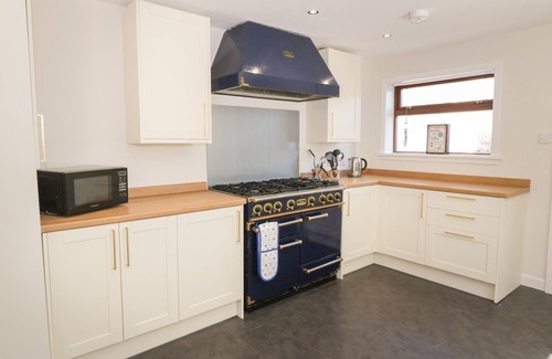 Stranraer Cabaña | WATERS EDGE, pet friendly, character holiday cottage in Stranraer