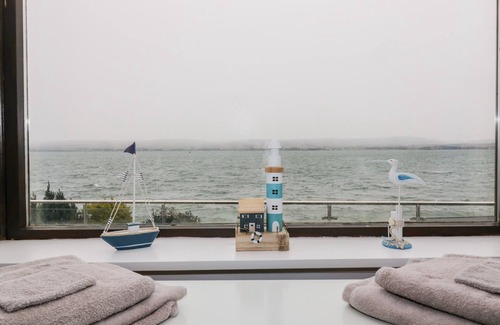 Stranraer Cabaña | WATERS EDGE, pet friendly, character holiday cottage in Stranraer