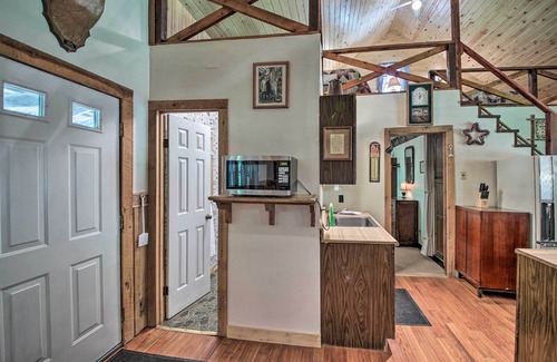 Taswell Cabina | Waters Edge Retreat w/ Deck on Patoka Lake!