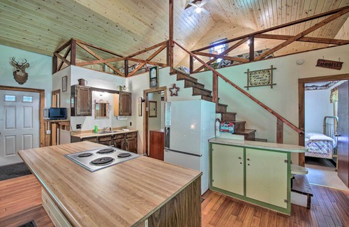 Taswell Cabina | Waters Edge Retreat w/ Deck on Patoka Lake!