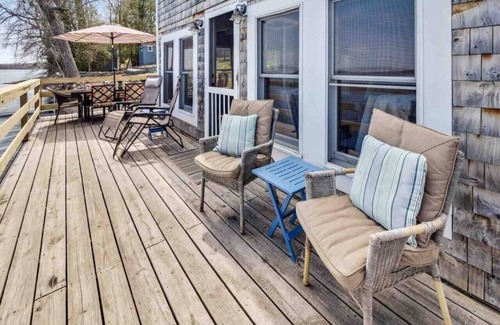 North Hero Cabaña | Waters Edge! Right on the Lake.